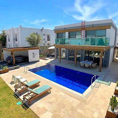 Ultra Luxury Private With Swimming Pool *