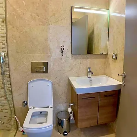 Ultra Luxury Private With Swimming Pool *